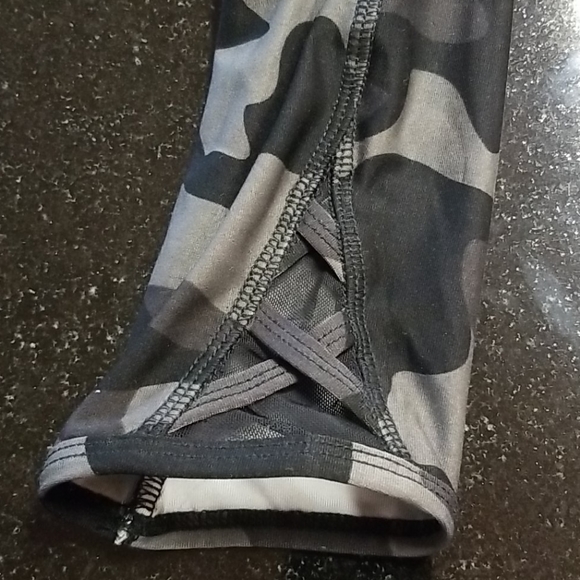 Athletic Collection 7/8 Legging - Picture 5 of 7